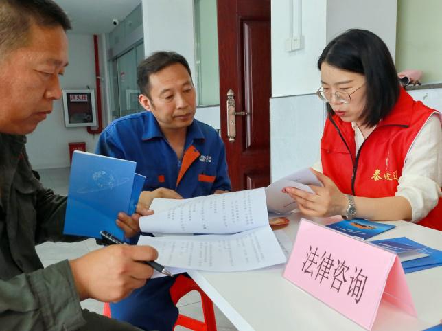 泰州市交通運輸局 舉辦“五送”入園服務集市，以安全咨詢服務喜迎“七一”